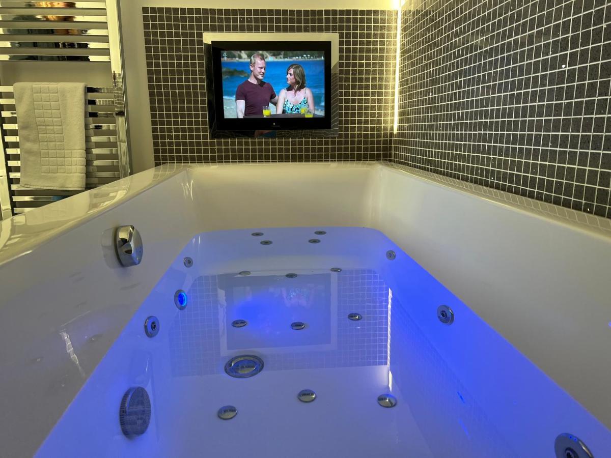 Luxurious 4 Bedroom Home In The Heart Of The Cotswolds With Hot Tub! Stow-on-the-Wold Exterior foto